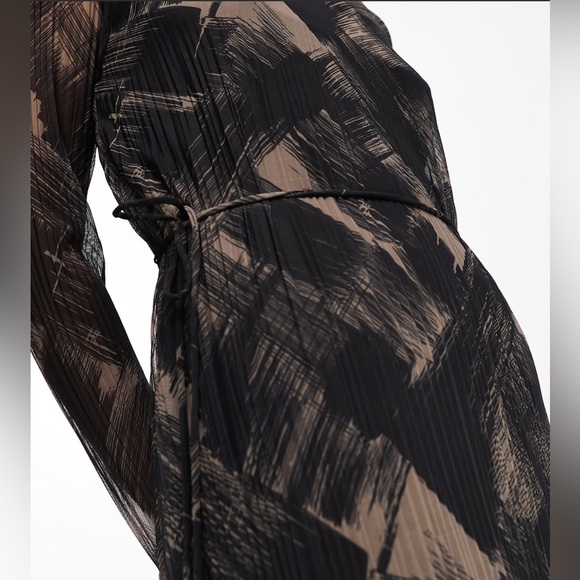 NWT- & Other Stories plisse mesh midi dress in brushed print- Size Medium - Picture 6 of 7